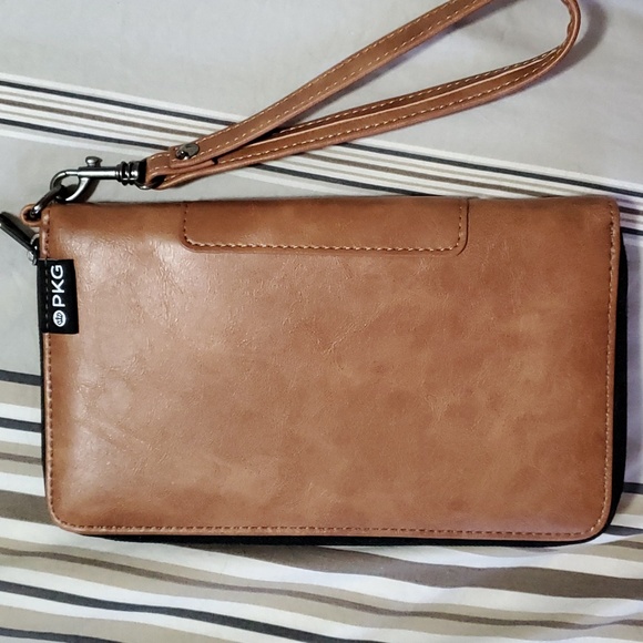 NWOT PKG Travel Clutch Wallet (Victoria) - Picture 2 of 4